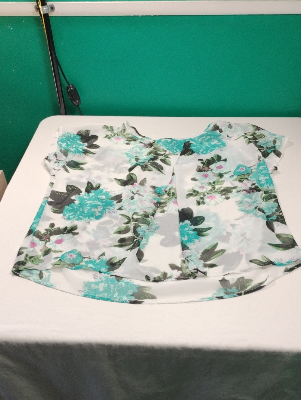Women’s Floral Short Sleeve Blouse - Aqua/White